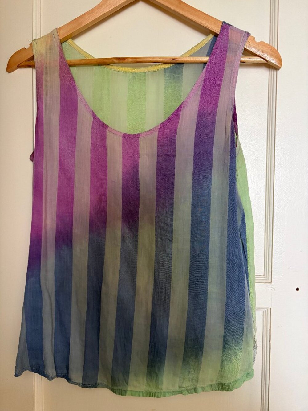 Sleeveless airy top